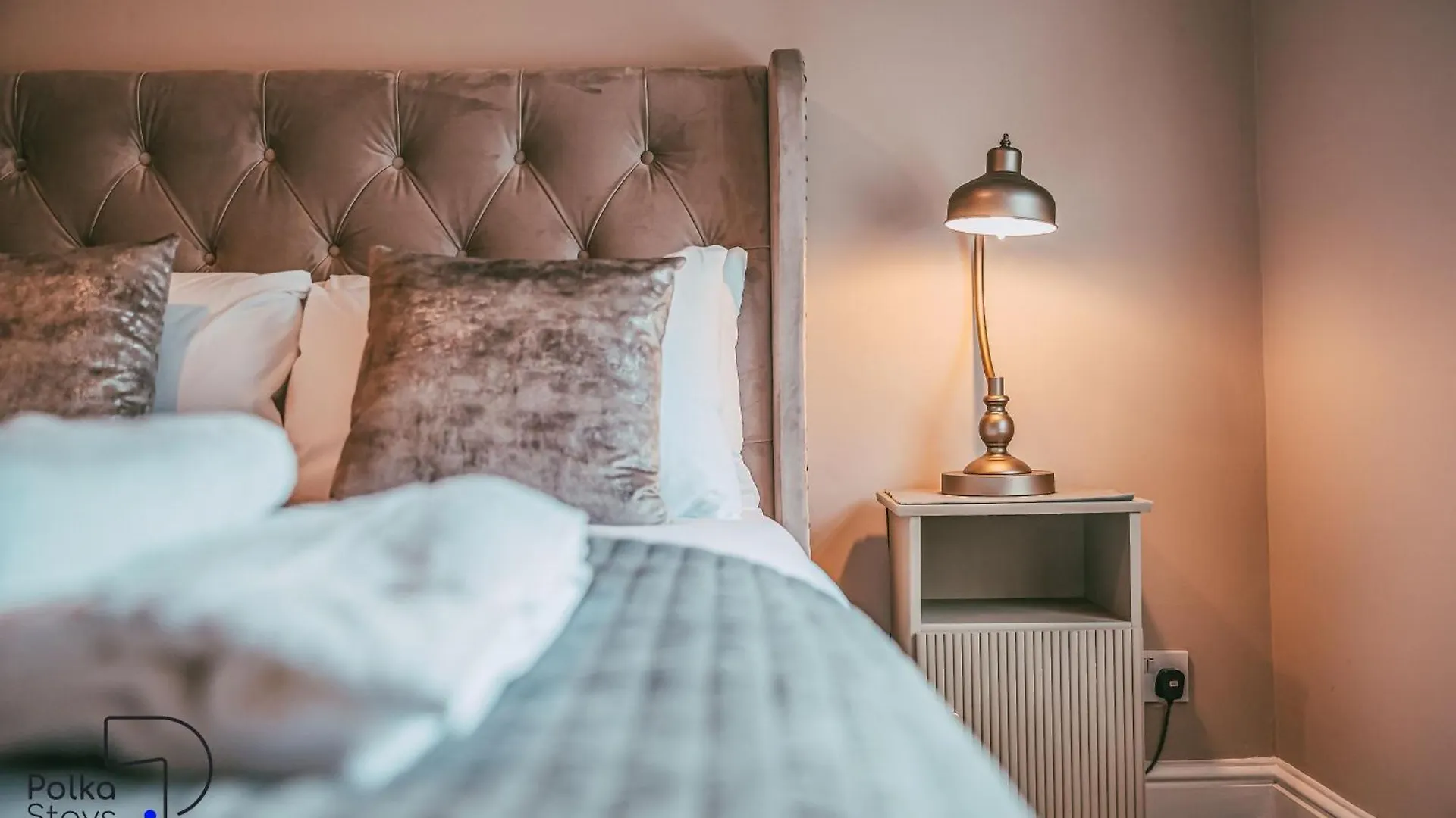 Chester Rows At Bridge Street, City Centre - Luxury Apartments By Polkastays