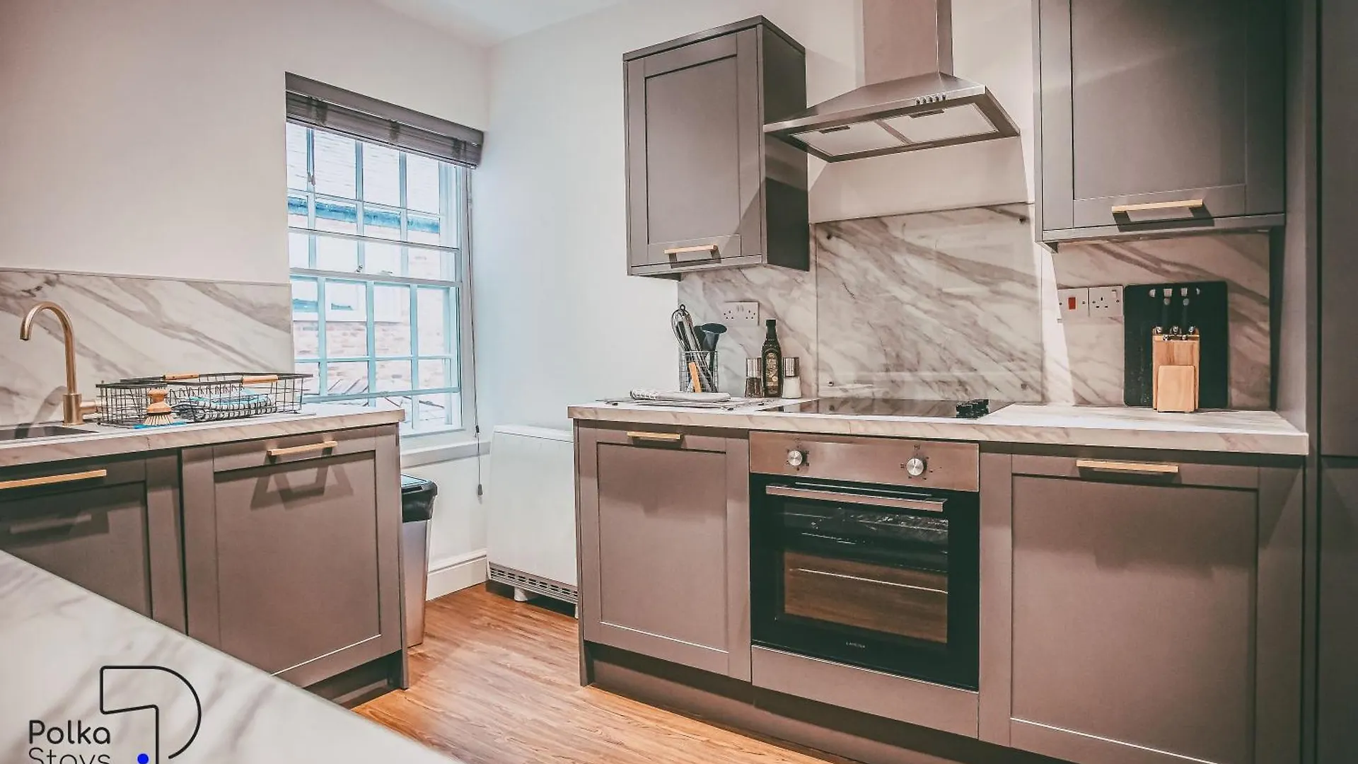 Chester Rows At Bridge Street, City Centre - Luxury Apartments By Polkastays